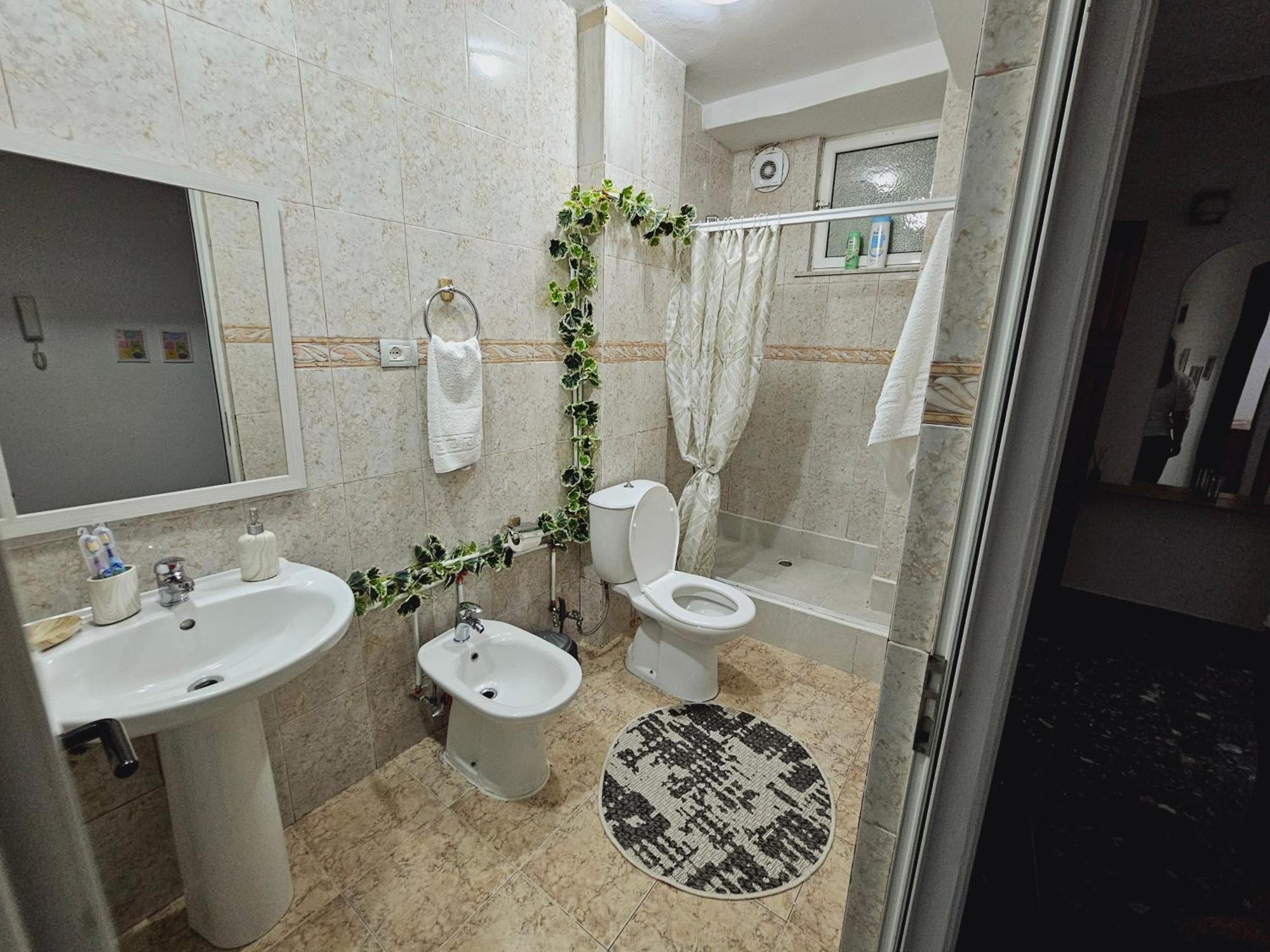City Haven Center, Near Wilson Square Apartment Tirana